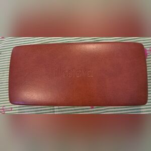 NWOT Illesteva Tan Leather Eye Glasses Sunglass Hard Clam Shell Travel Case